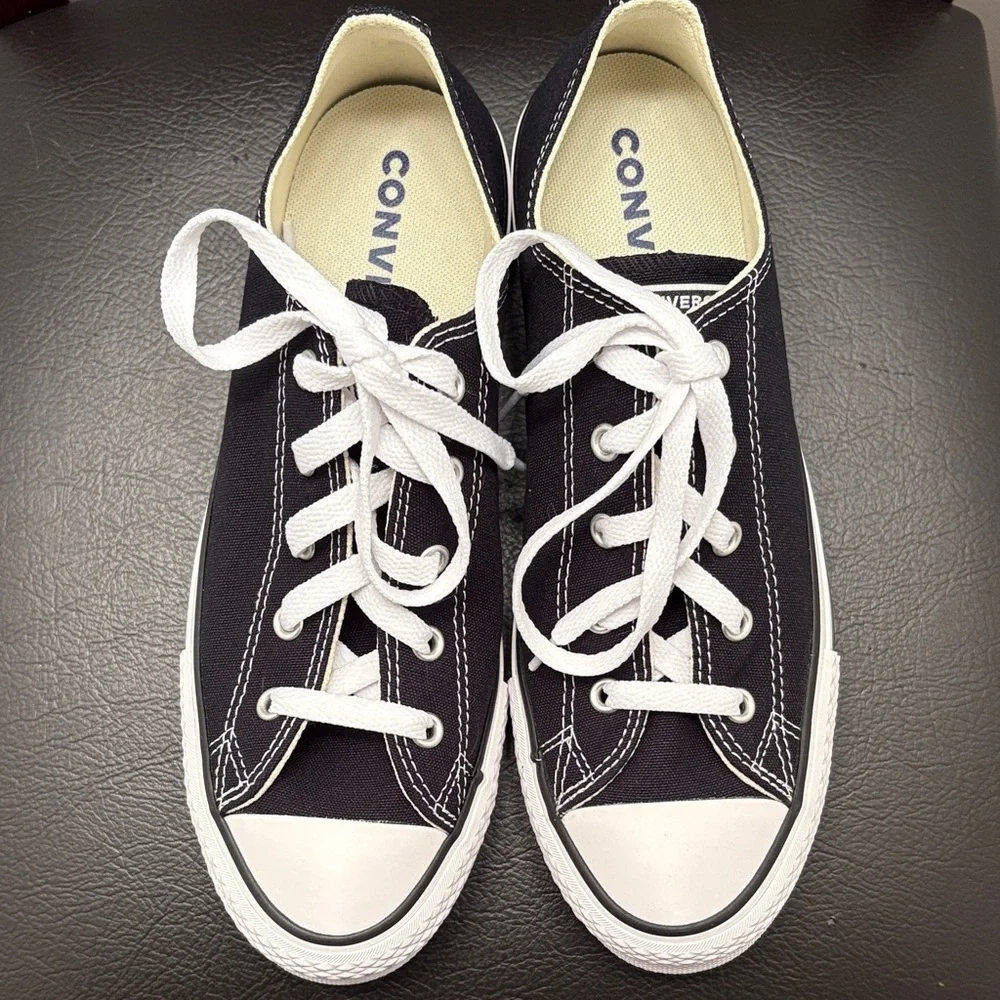 New Converse All Star Boy’s Black and White Canvas Sneakers‎ Size 5.5